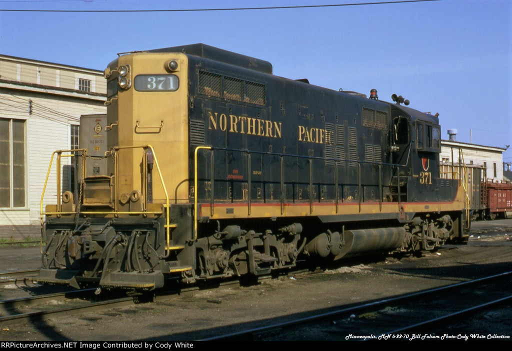 Northern Pacific GP9 371